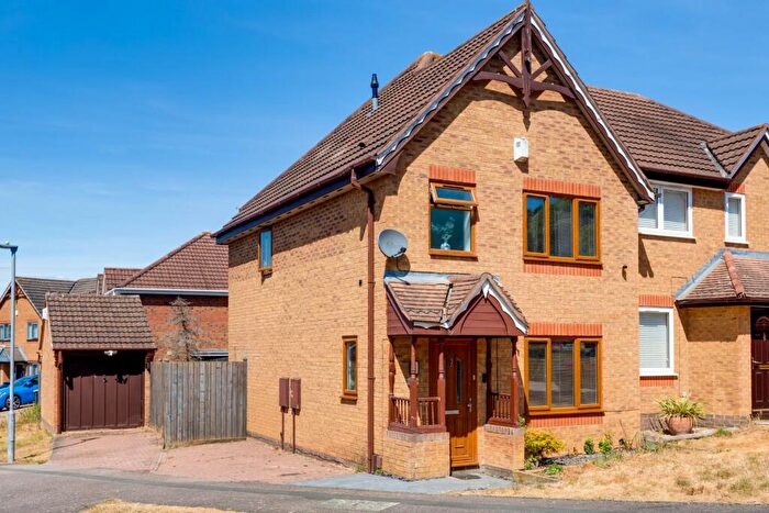 3 Bedroom Semi-Detached House For Sale In Harcourt Way, Hunsbury Hill, NN4