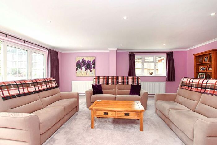 4 Bedroom Detached House For Sale In Thorntree Drive, Tring, HP23