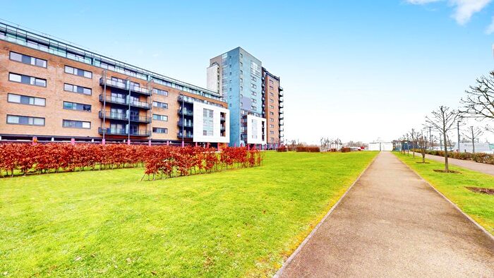 2 Bedroom Flat To Rent In Ferry Court, Cardiff, CF11