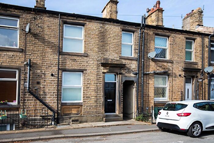 2 Bedroom Property To Rent In Thorncliffe Street, Huddersfield, HD3