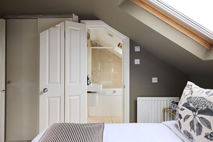 3 Bedroom Flat To Rent In Glenrosa Street, London, SW6