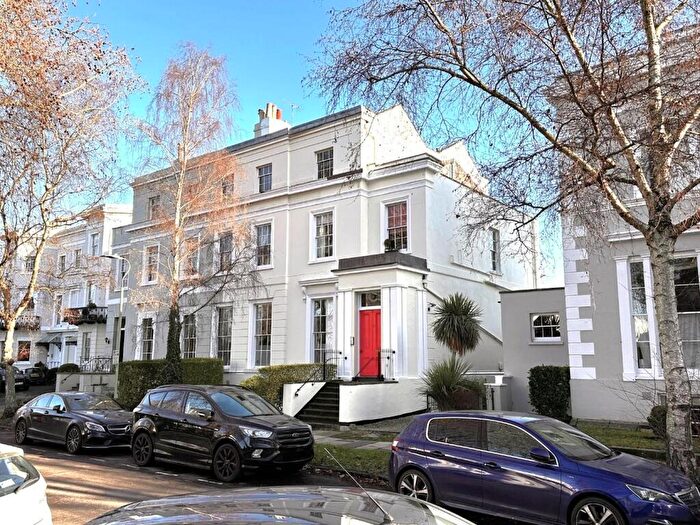 1 Bedroom Flat For Sale In Pittville Lawn, Cheltenham, GL52