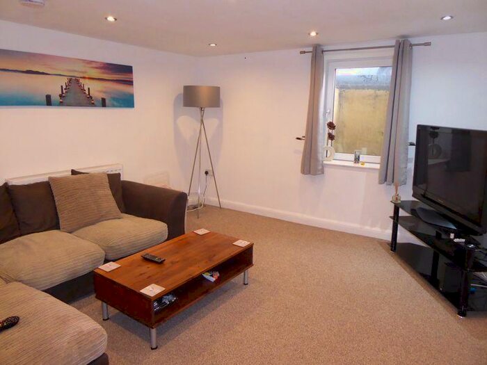 2 Bedroom End Of Terrace House To Rent In Wakefield Road, Brighouse, HD6