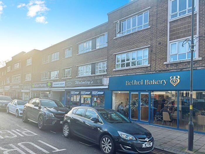 2 Bedroom Flat For Sale In Walmley Road, Sutton Coldfield, B76