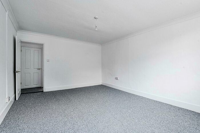 1 Bedroom Flat To Rent In Woolwich High Street London, SE18