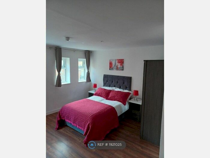 Studio To Rent In The Midway, Newcastle Under Lyme, ST5