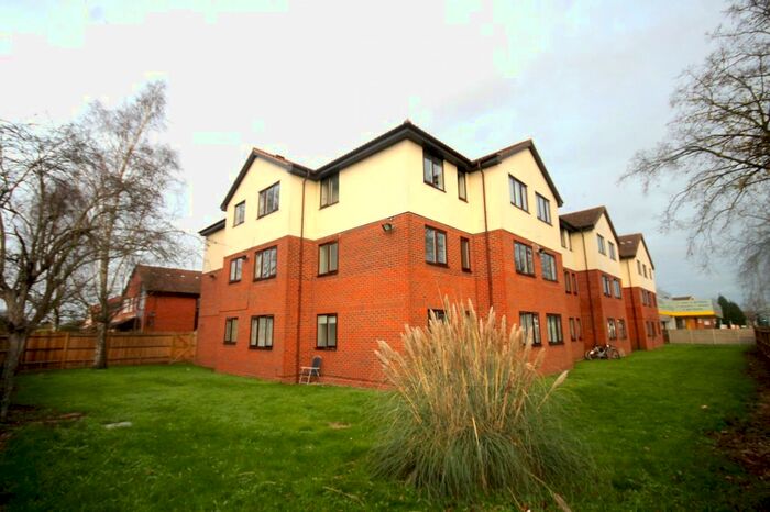 2 Bedroom Flat To Rent In Scotts Avenue, Scotts Avenue, Sunbury-On-Thames, Middlesex, TW16