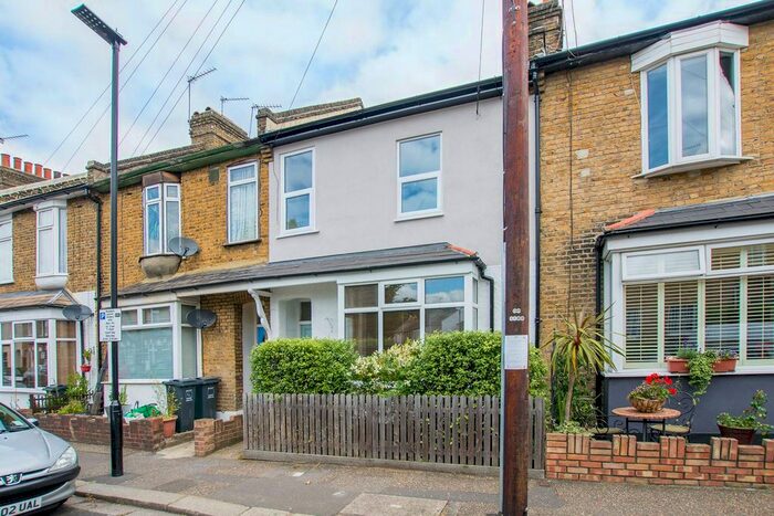 2 Bedroom Flat To Rent In Brook Road South, Brentford, TW8