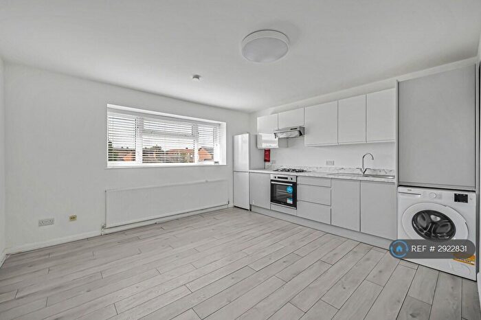 2 Bedroom Flat To Rent In Hertford Road, Enfield, EN3
