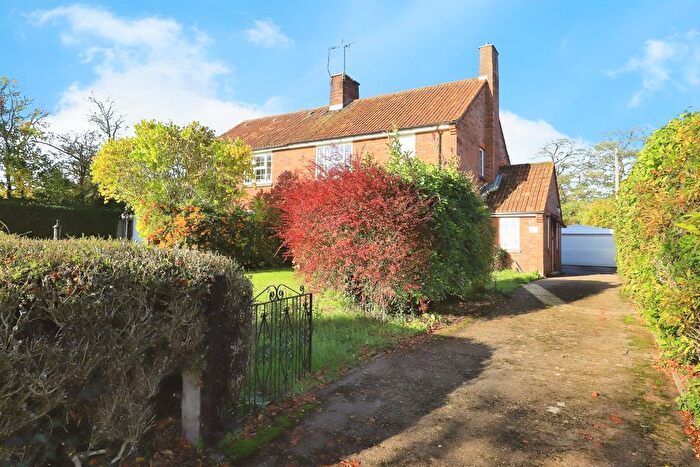 3 Bedroom Semi Detached House For Sale In The Avenue, Waresley, Kidderminster, Worcestershire, DY11