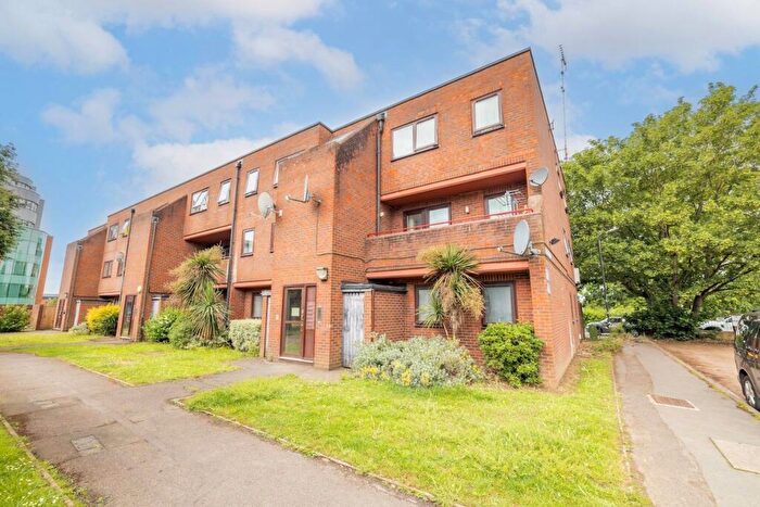 2 Bedroom Apartment For Sale In Blair Road, Slough, SL1