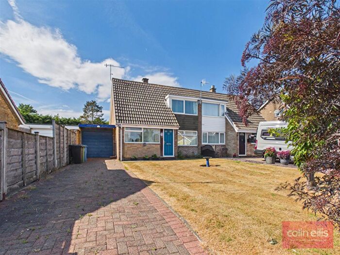 2 Bedroom Semi-Detached House For Sale In Byward Drive, Scarborough, YO12