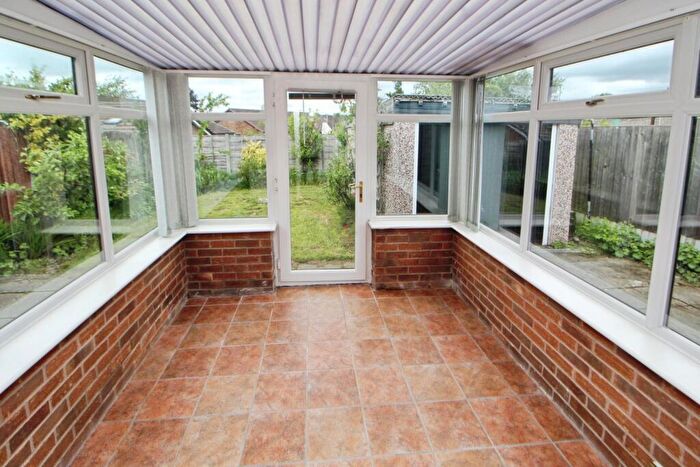 2 Bedroom Bungalow For Sale In Wiltshire Drive, Glossop, Derbyshire, SK13