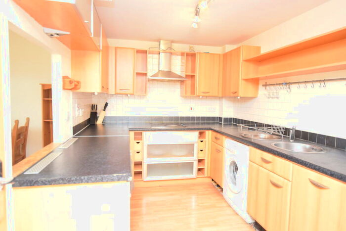 3 Bedroom Apartment To Rent In Royal Plaza, Westfield Terrace, S1
