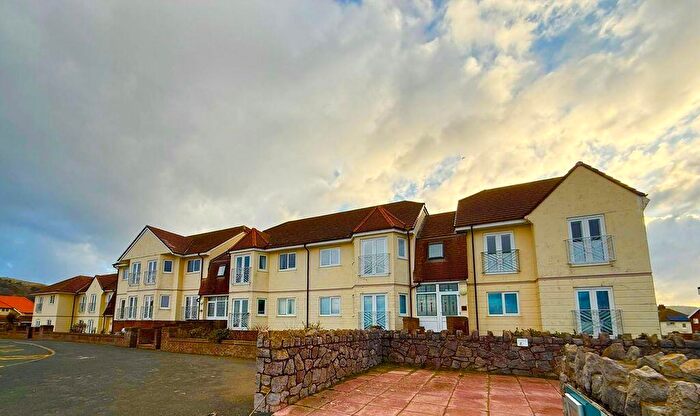 2 Bedroom Flat For Sale In Dale Road, West Shore, LL30