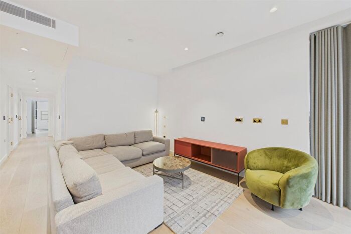 3 Bedroom Flat To Rent In Camley Street, Kings Cross, N1C