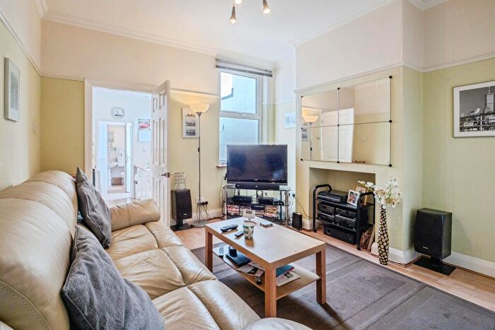 3 Bedroom Terraced House For Sale In Corporation Road, Leicester, LE4