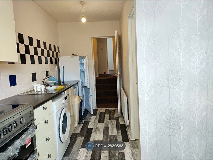 2 Bedroom Flat To Rent In Kent St, Cardiff, CF11