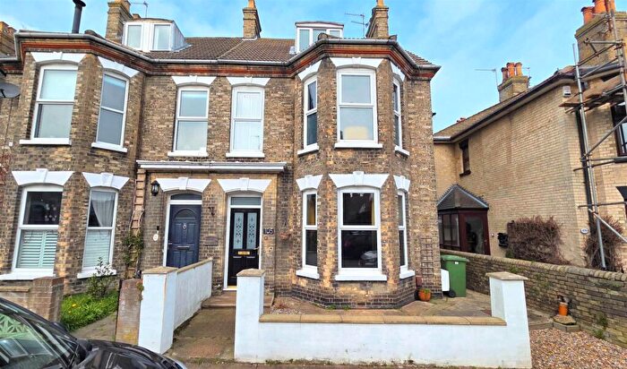 6 Bedroom Semi Detached House For Sale In Upper Cliff Road, Gorleston, NR31