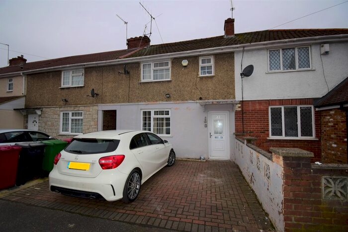 3 Bedroom Property To Rent In Hatton Avenue, Slough SL2