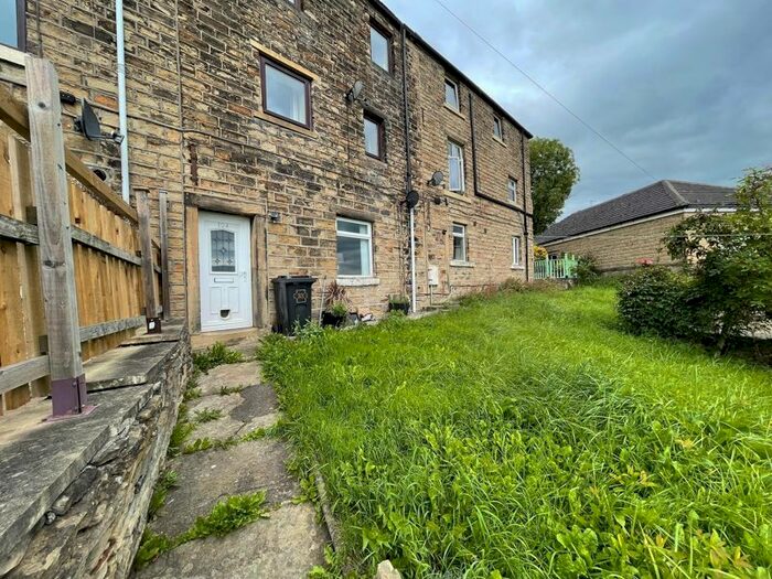 1 Bedroom Flat To Rent In Fenay Bridge Road, Fenay Bridge, Huddersfield, HD8