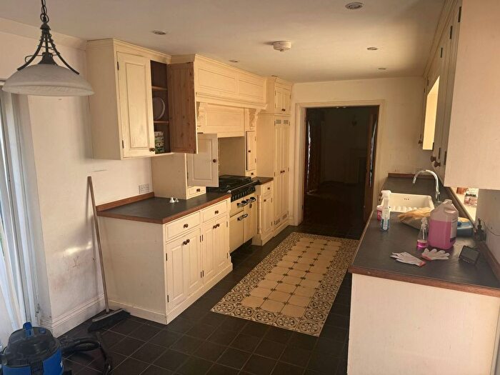 3 Bedroom Bungalow To Rent In Hall Lane, RM14