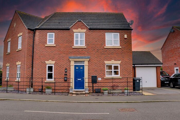 3 Bedroom Semi-Detached House For Sale In Bader Close, Hinckley, LE10