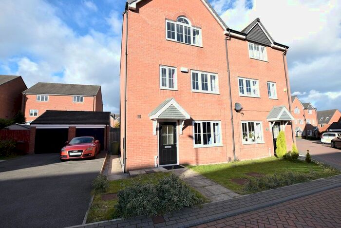 4 Bedroom Semi-Detached House To Rent In Wild Flower Way, Leeds LS10