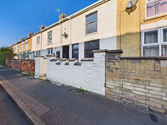 3 Bedroom Terraced House For Sale In Stone Lane, Peterborough, PE1