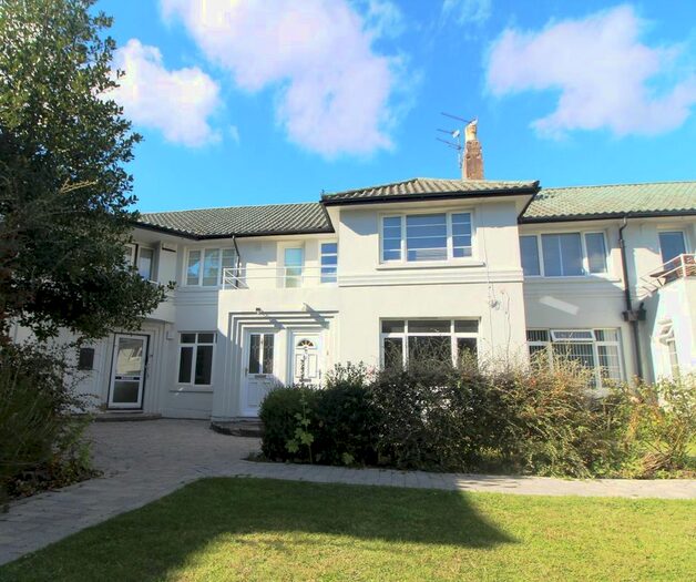 3 Bedroom Flat To Rent In Florida Court, Bath Road, Reading, RG1