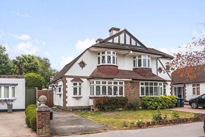 3 Bedroom Semi-Detached House For Sale In Bushey Road, Croydon, CR0