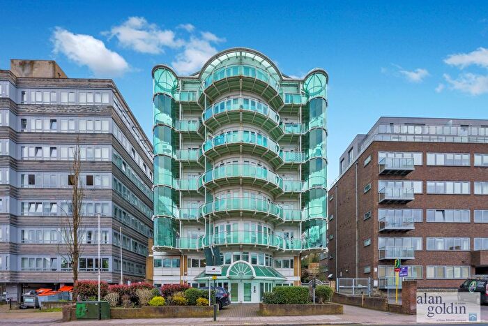 2 Bedroom Flat To Rent In Comer House, EN5