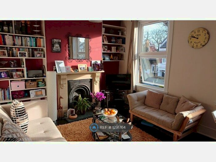 1 Bedroom Flat To Rent In Russell Road, London N13