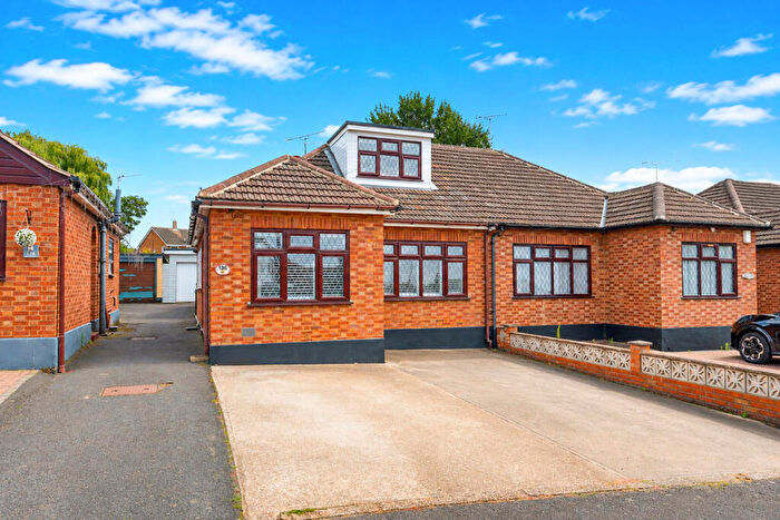 3 Bedroom Chalet For Sale In Church Road, Benfleet, SS7