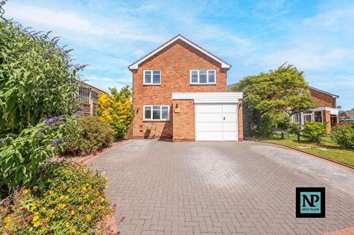 4 Bedroom Detached House For Sale In Hemlingford Road, Kingsbury, B78