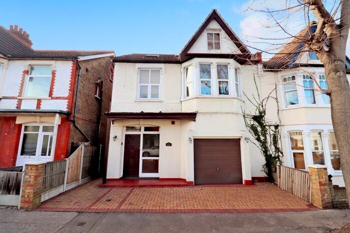5 Bedroom Semi-Detached House To Rent In Silverdale Avenue, Westcliff-On-Sea, SS0