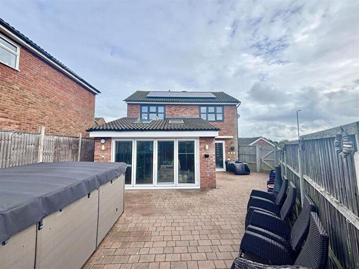 3 Bedroom Detached House For Sale In Skyline View, Peacehaven, BN10