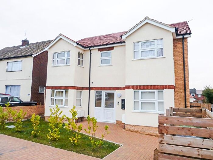 1 Bedroom Flat To Rent In Lodge Lane, Collier Row, Romford, RM5