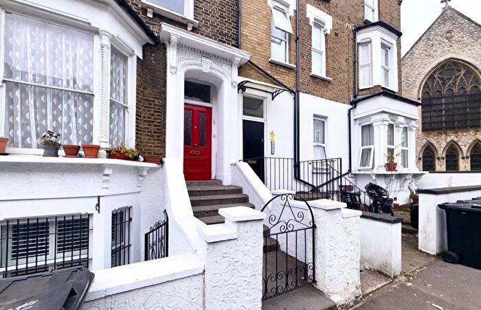 1 Bedroom Flat To Rent In Cricketfield Road, London, E5