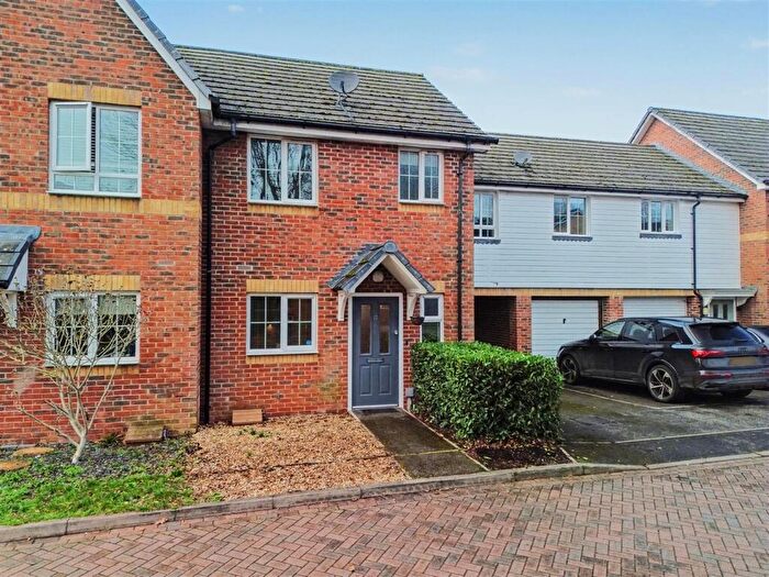2 Bedroom House For Sale In Silver Birch Way, Farnborough, GU14