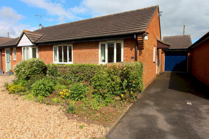 2 Bedroom Semi-Detached Bungalow For Sale In The Shearings, Hook Norton, OX15