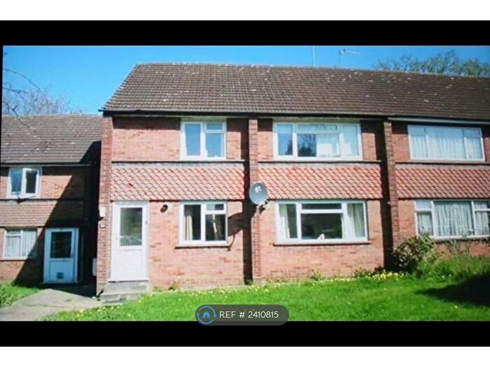 2 Bedroom Maisonette To Rent In Summit Close, Edgware, HA8