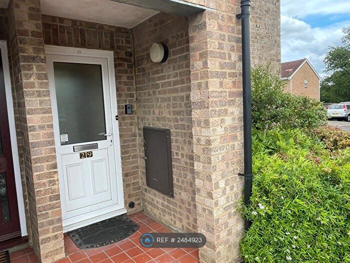 Studio To Rent In Stonefield, Bar Hill, Cambridge, CB23