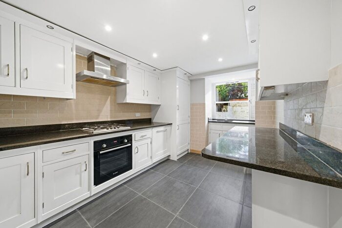 3 Bedroom Flat For Sale In Cathcart Hill, London, N19