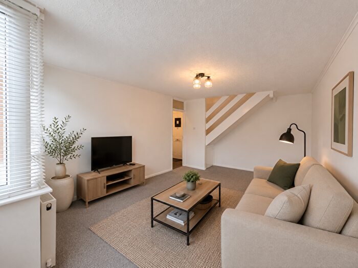 2 Bedroom Flat To Rent In The Chiltons, Grove Hill, South Woodford, Redbridge, London, E18