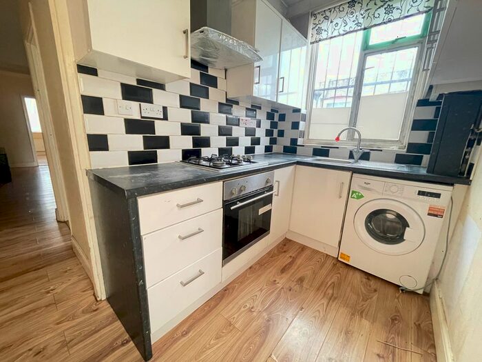 2 Bedroom Flat To Rent In High Road, Chadwell Heath, RM6