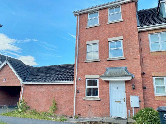 4 Bedroom Town House To Rent In Wainwright Avenue, Hamilton, LE5