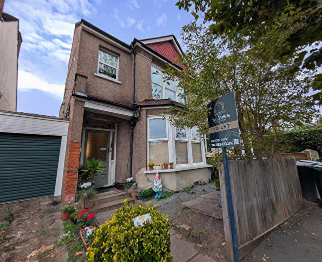 Studio To Rent In Dollis Park, Finchley Central, N3