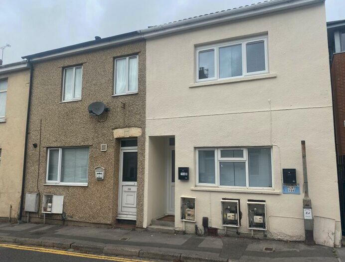 3 Bedroom Apartment To Rent In Swindon, SN1