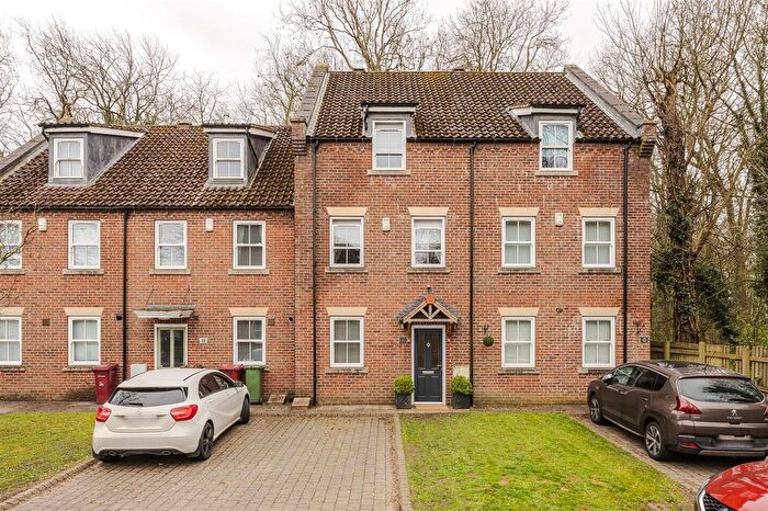 3 Bedroom Terraced House For Sale In Woodlands Gardens, Scunthorpe, DN17